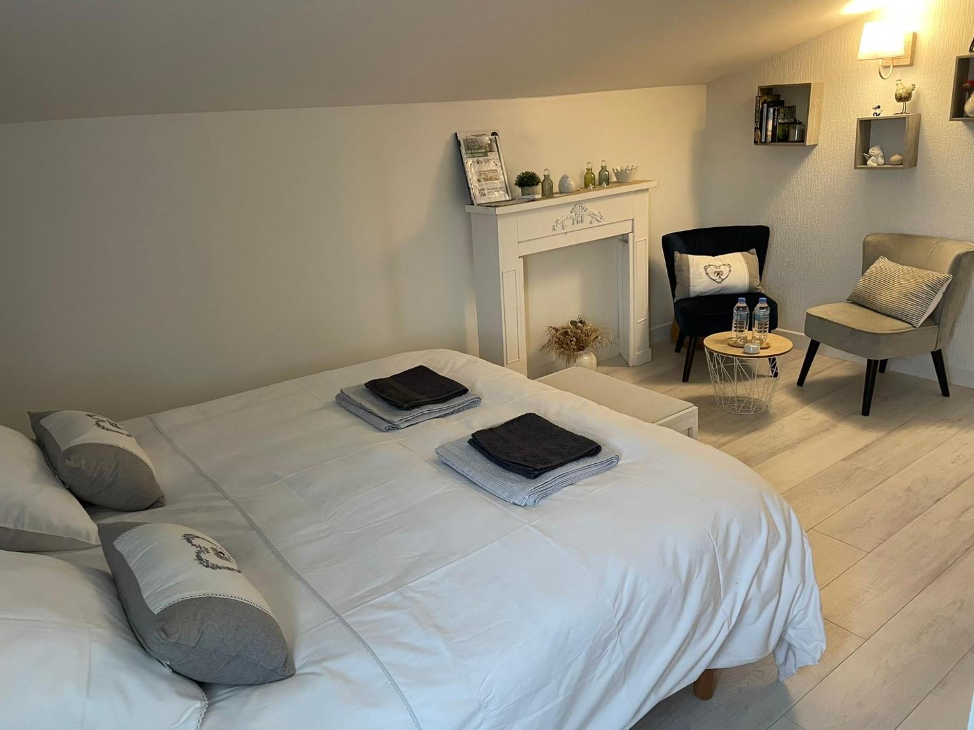 Bed and Breakfast Cocooning Chez Sabine Lavilledieu  Екстер'єр фото